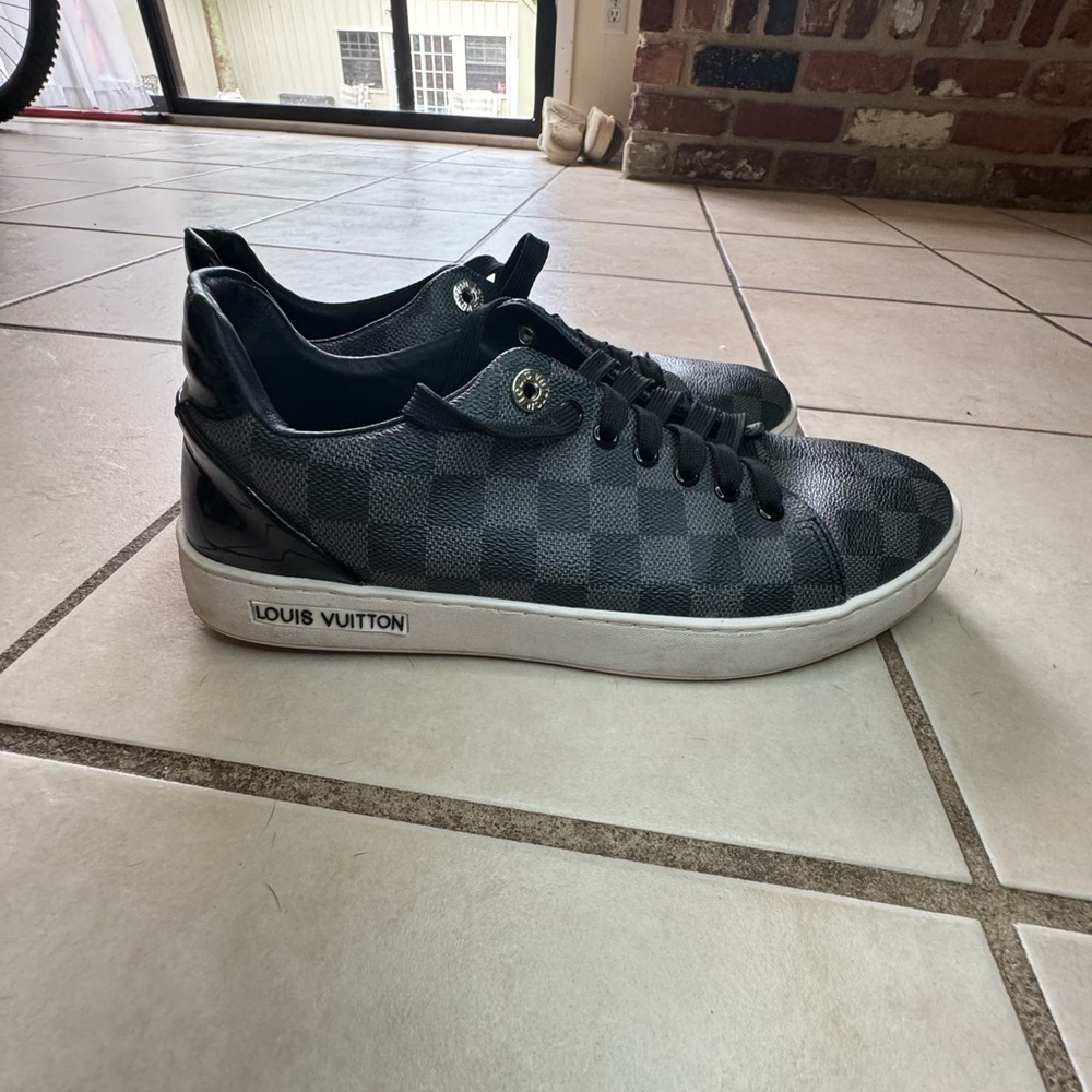 Louis Vuitton Men's Black and Grey
Trainers
Size US 10.5